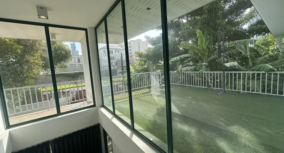 Büro zur Miete und zum Kauf mit 4 Zimmer in Phra Khanong, Bangkok
