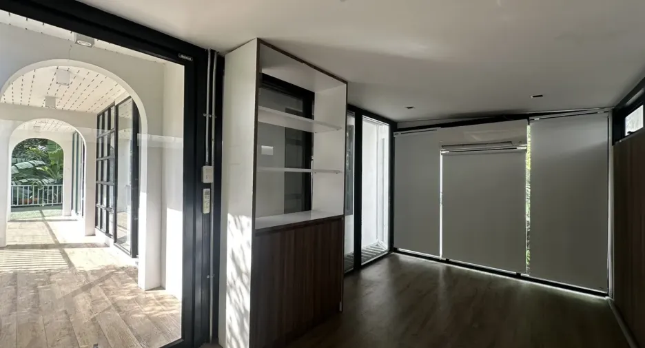Büro zur Miete und zum Kauf mit 4 Zimmer in Phra Khanong, Bangkok