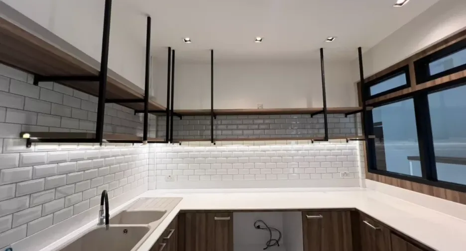 Büro zur Miete und zum Kauf mit 4 Zimmer in Phra Khanong, Bangkok