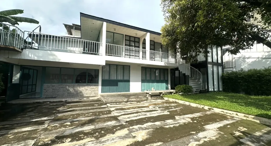 Büro zur Miete und zum Kauf mit 4 Zimmer in Phra Khanong, Bangkok