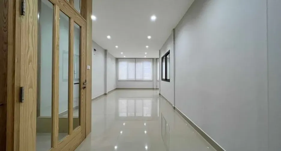 For rent 3 bedrooms office in Din Daeng, Bangkok