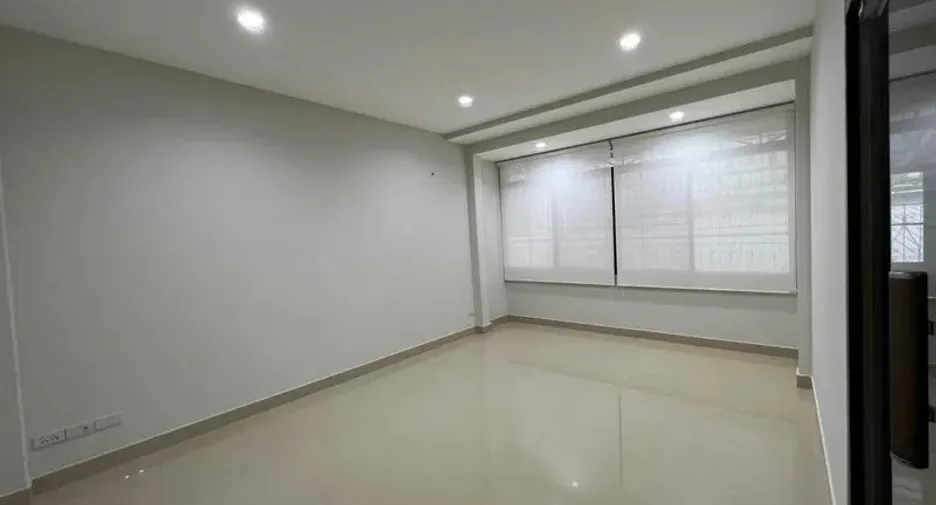 For rent 3 bedrooms office in Din Daeng, Bangkok