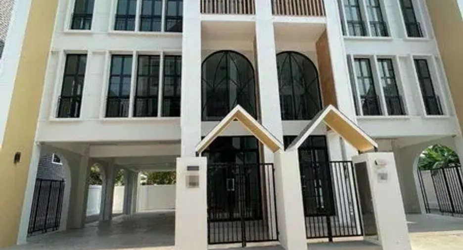 For rent office in Bang Kapi, Bangkok