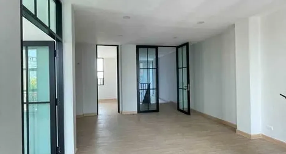 For rent office in Bang Kapi, Bangkok
