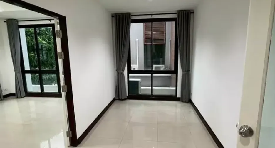 For rent office in Wang Thonglang, Bangkok