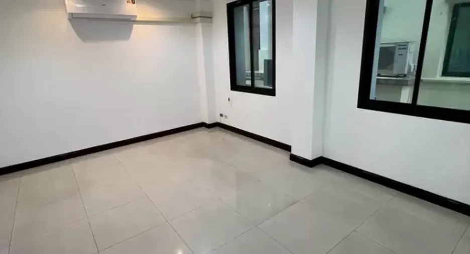 For rent office in Wang Thonglang, Bangkok