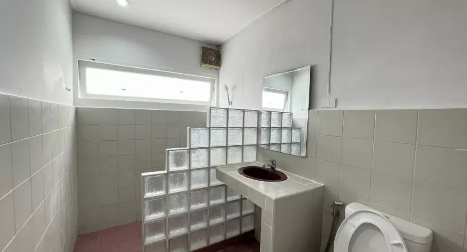 For rent 6 bedrooms office in Din Daeng, Bangkok