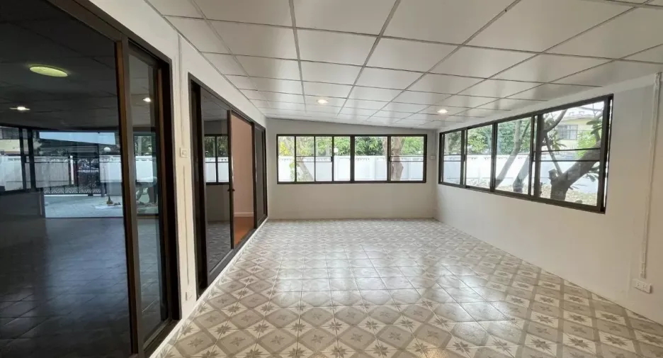 For rent 6 bedrooms office in Din Daeng, Bangkok
