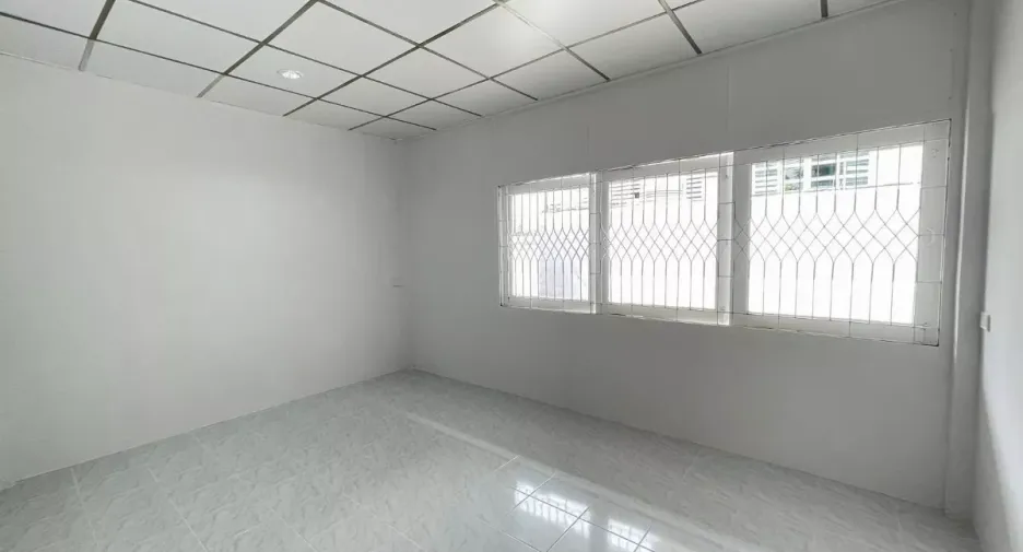 For rent 6 bedrooms office in Din Daeng, Bangkok