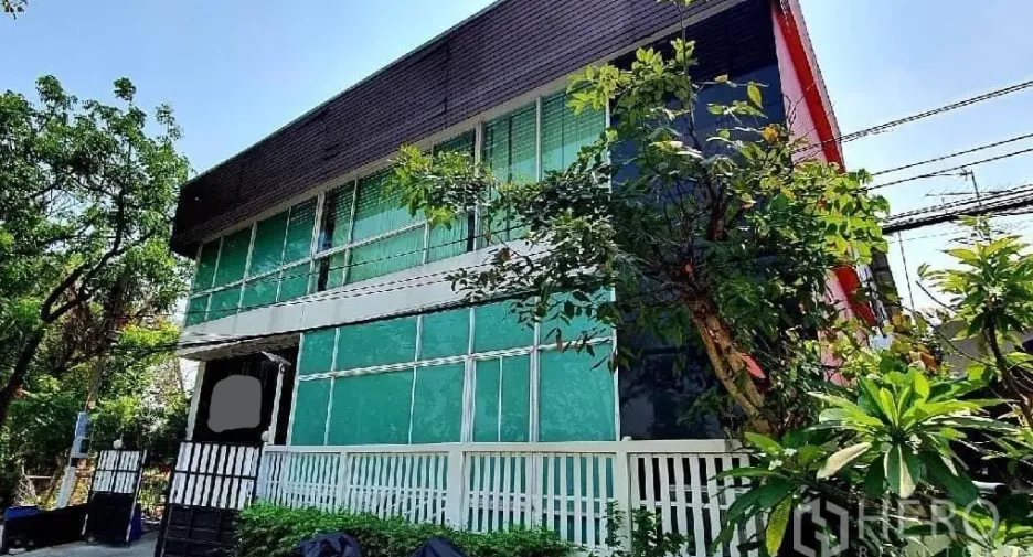 For rent and for sale 6 bedrooms office in Bang Khun Thian, Bangkok