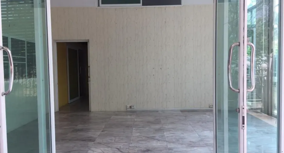 For rent and for sale 6 bedrooms office in Bang Khun Thian, Bangkok
