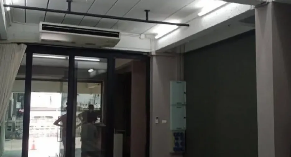 Oficina en alquiler de 5 habitaciones en Huai Khwang, Bangkok