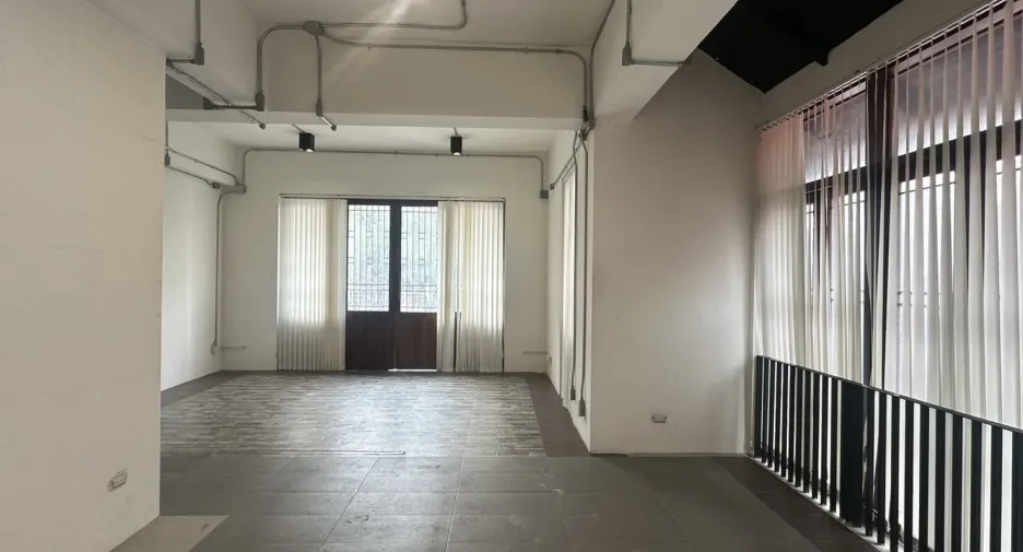 For rent 4 bedrooms office in Pathum Wan, Bangkok