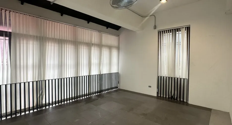 For rent 4 bedrooms office in Pathum Wan, Bangkok