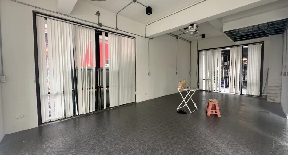 For rent 4 bedrooms office in Pathum Wan, Bangkok