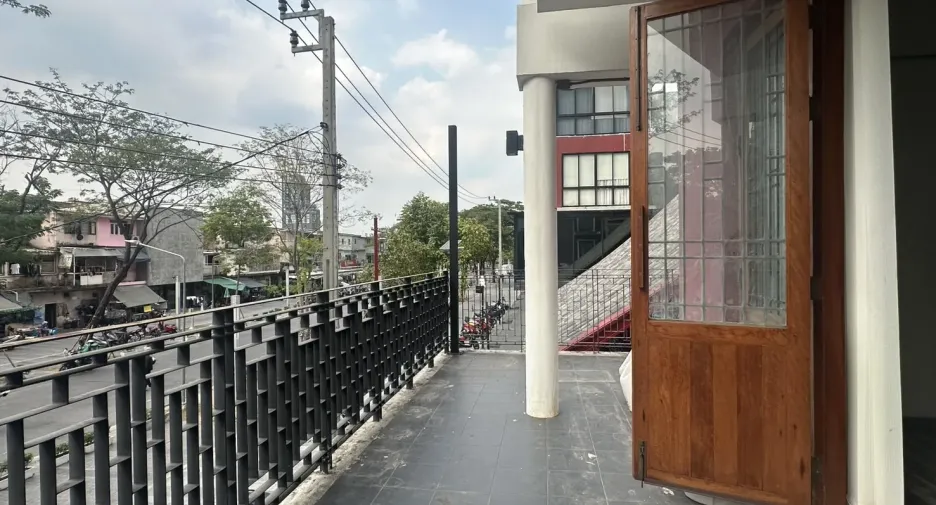 For rent 4 bedrooms office in Pathum Wan, Bangkok