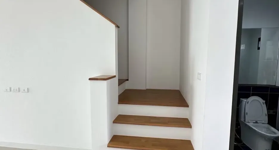 For rent 3 bedrooms office in Lat Phrao, Bangkok