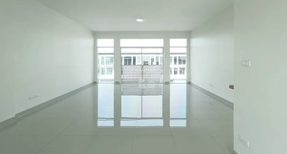 Oficina en alquiler y en venta en Prawet, Bangkok