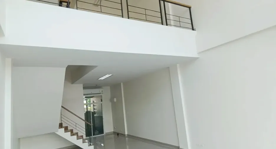 Oficina en alquiler y en venta en Prawet, Bangkok