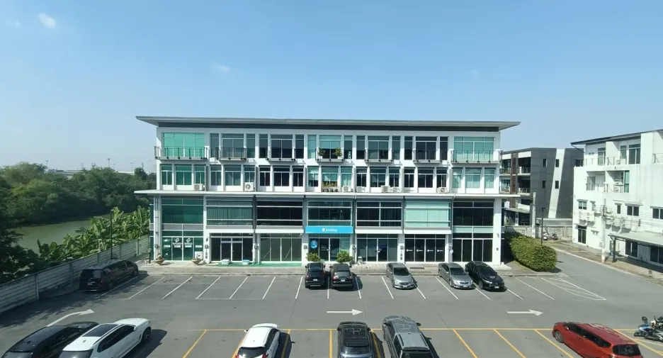 Oficina en alquiler y en venta en Prawet, Bangkok