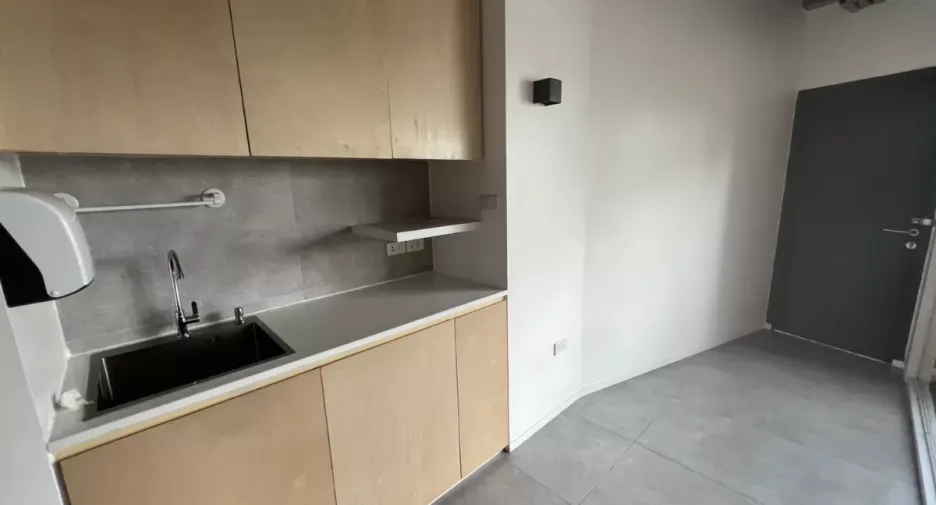 For rent retail Space in Watthana, Bangkok