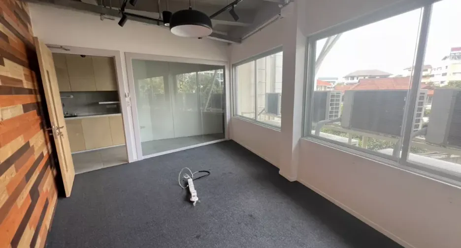 For rent retail Space in Watthana, Bangkok