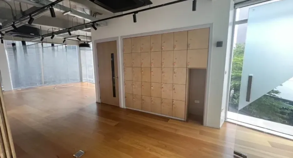 For rent retail Space in Watthana, Bangkok