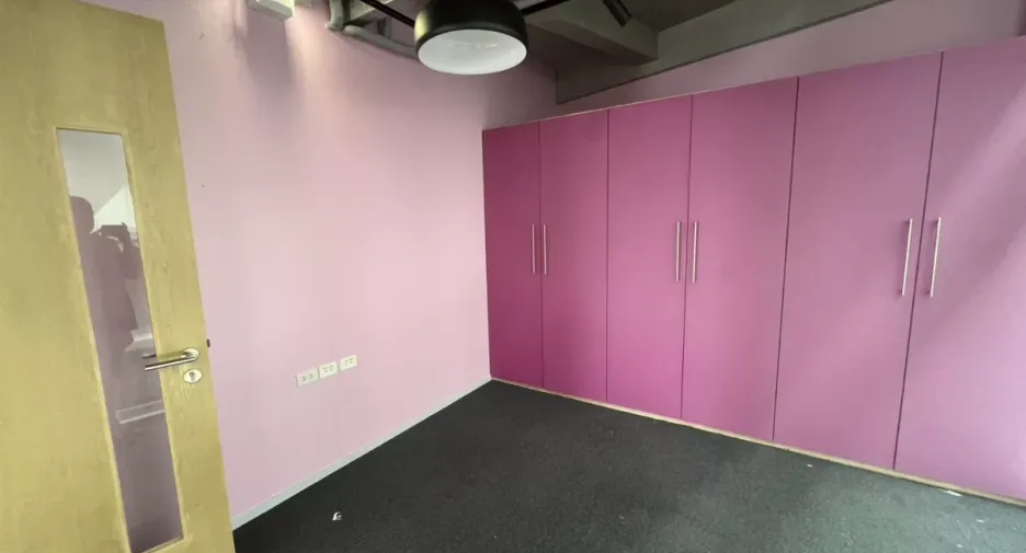 For rent retail Space in Watthana, Bangkok