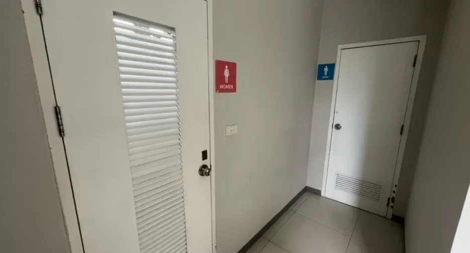 For rent retail Space in Watthana, Bangkok