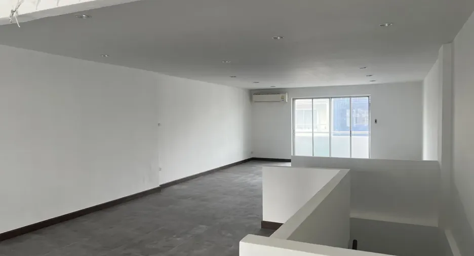 Gewerbefläche zur Miete in Watthana, Bangkok