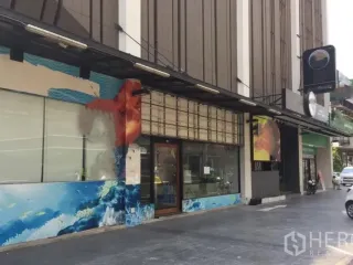 For rent retail Space in Khlong Toei, Bangkok