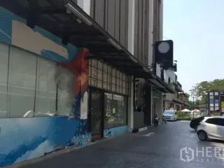 For rent retail Space in Khlong Toei, Bangkok