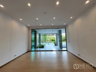 For rent retail Space in Watthana, Bangkok