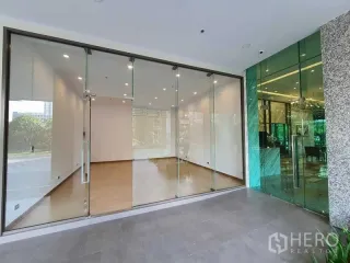 For rent retail Space in Watthana, Bangkok