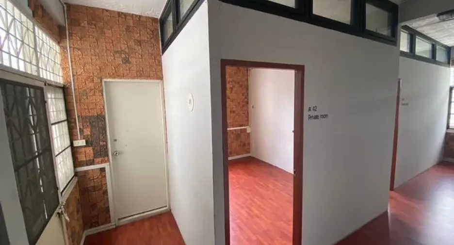For rent retail Space in Khlong San, Bangkok