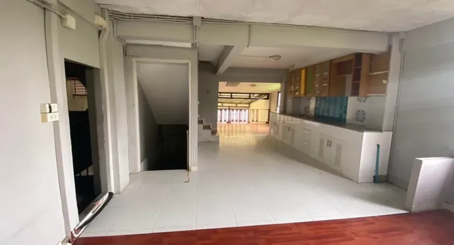 For rent retail Space in Khlong San, Bangkok