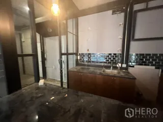 出租 商业空间 在 沙吞, 曼谷