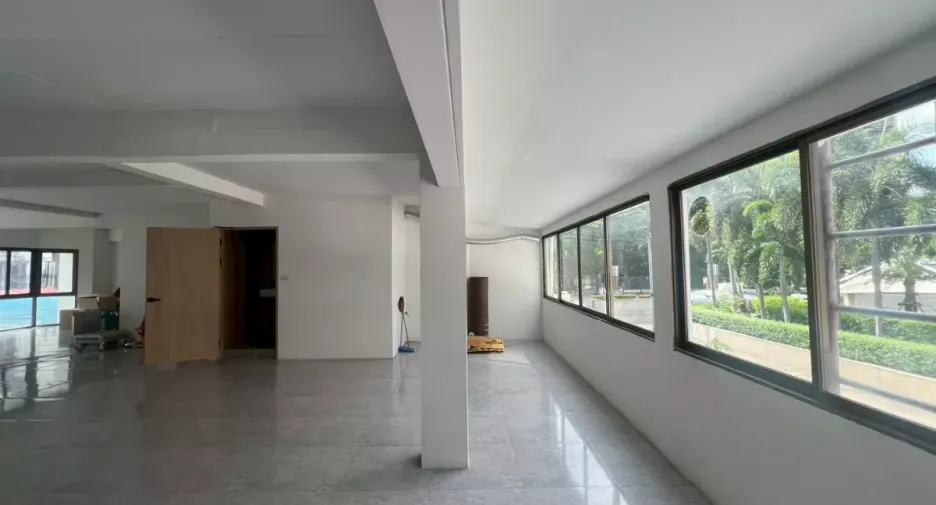 For rent retail Space in Pathum Wan, Bangkok