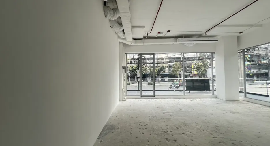 For rent retail Space in Khlong Toei, Bangkok