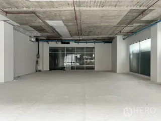 Аренда торговое помещение в Кхлонг Тоеи, Бангкок