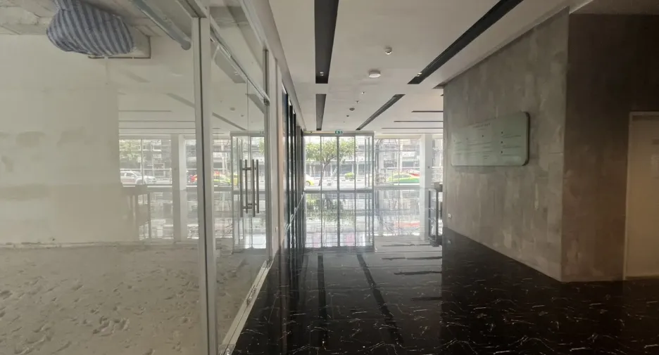 For rent retail Space in Khlong Toei, Bangkok