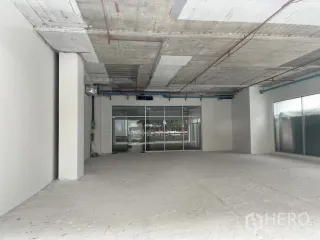 Аренда торговое помещение в Кхлонг Тоеи, Бангкок