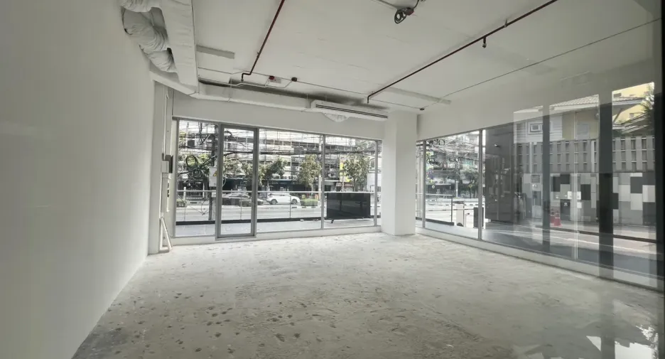 For rent retail Space in Khlong Toei, Bangkok