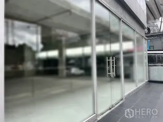 Аренда торговое помещение в Кхлонг Тоеи, Бангкок