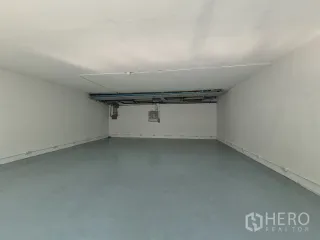 For rent retail Space in Watthana, Bangkok