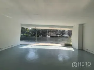 For rent retail Space in Watthana, Bangkok