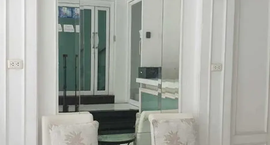 For rent retail Space in Huai Khwang, Bangkok
