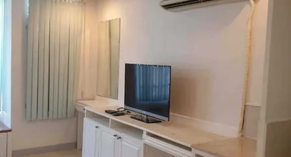For rent retail Space in Huai Khwang, Bangkok