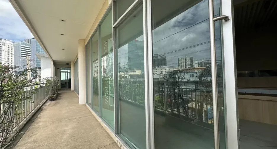 For rent retail Space in Phra Khanong, Bangkok