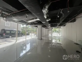 For rent retail Space in Watthana, Bangkok